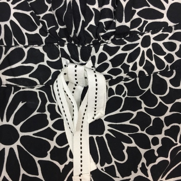 Tommy Hilfiger black daisy print sleeveless top size 6 great for layering - Picture 4 of 7